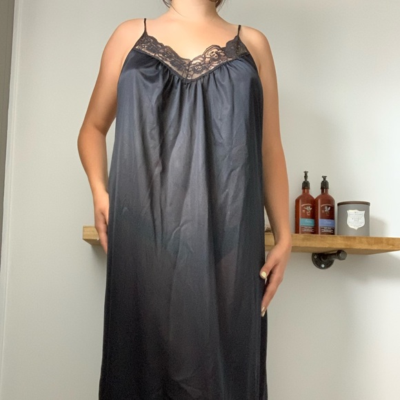 (SOLD) CUTE BLACK DRESS - Picture 1 of 2